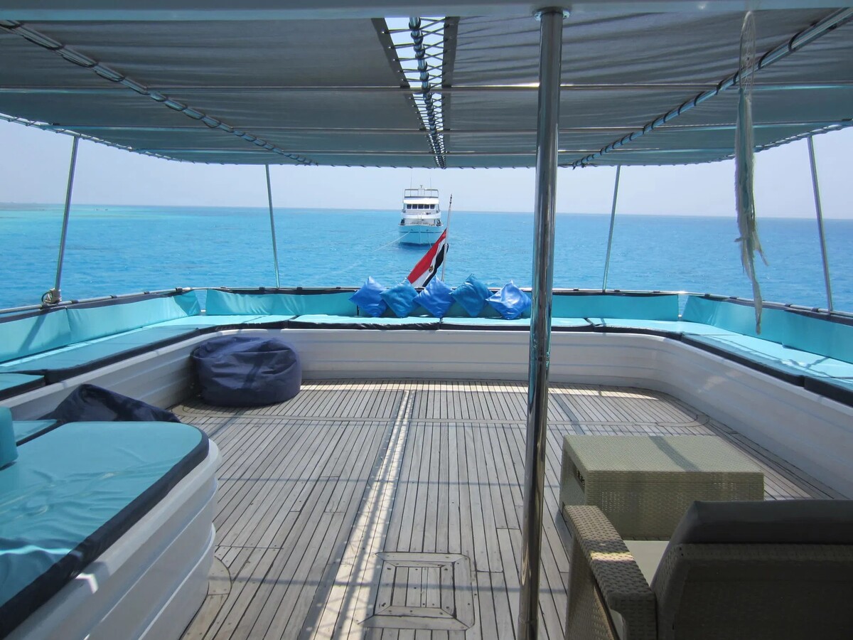 Shakty Mooni Yoga Retraite Yoga méditation et nage avec les dauphins Egypte Baie Sataya