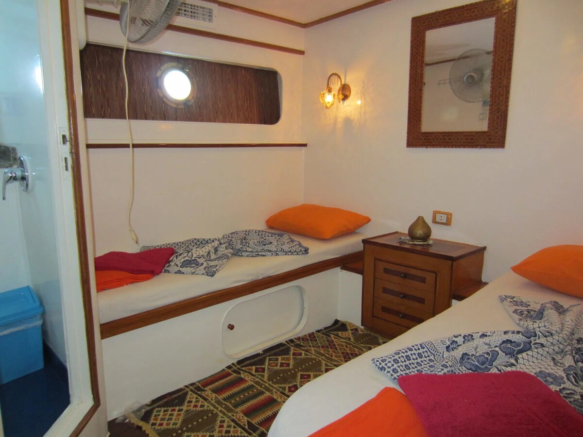 Shakty Mooni Yoga Retraite Yoga méditation et nage avec les dauphins Egypte Baie Sataya